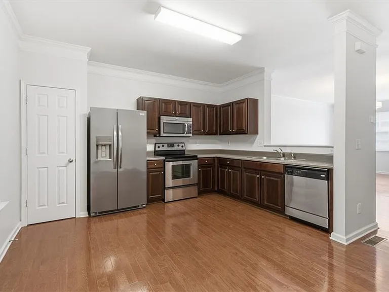 6710 Stoneleigh Way — Photo 5