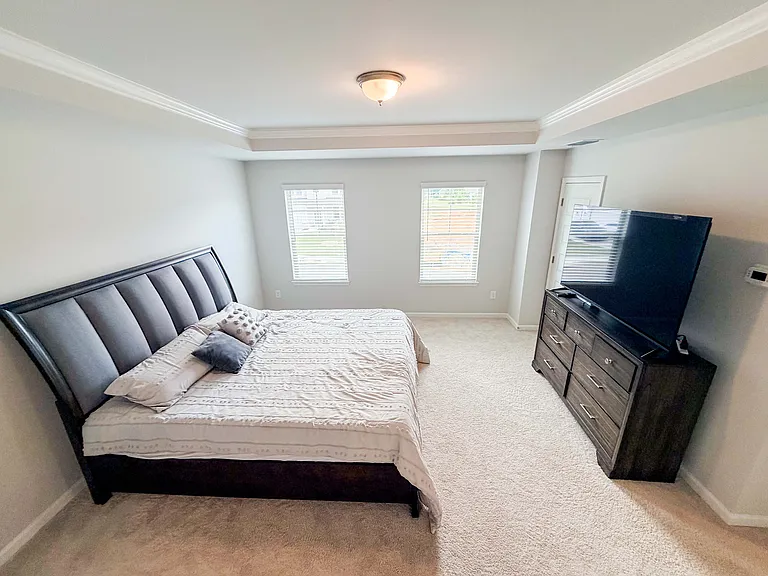 628 Sidney Ct — Photo 50