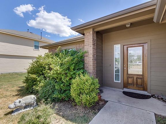 3rd image of 1107 Montell Ln