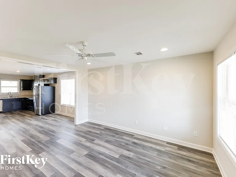 120 Castlebar Cir — Photo 4