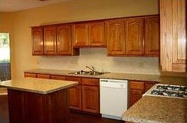 1st image of 404 Applewood Dr