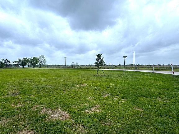 4th image of 1 Riverside St