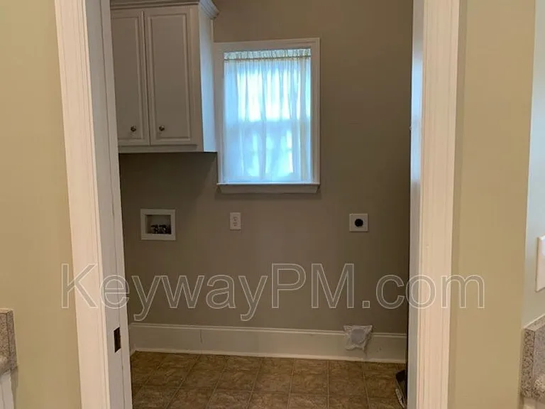 4890 Somerset Dr — Photo 22