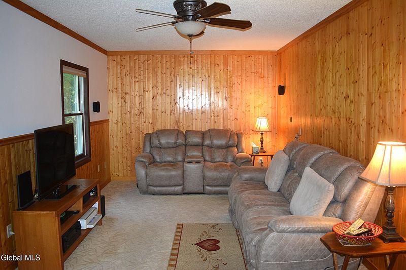 3rd image of 38 Maple Drive