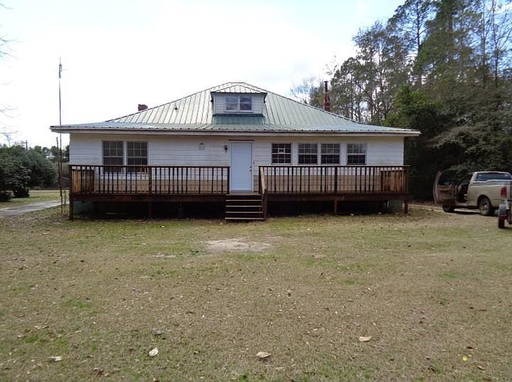 Back of House w/ Large Deck (DUPLEX-Back half FOR RENT) 
