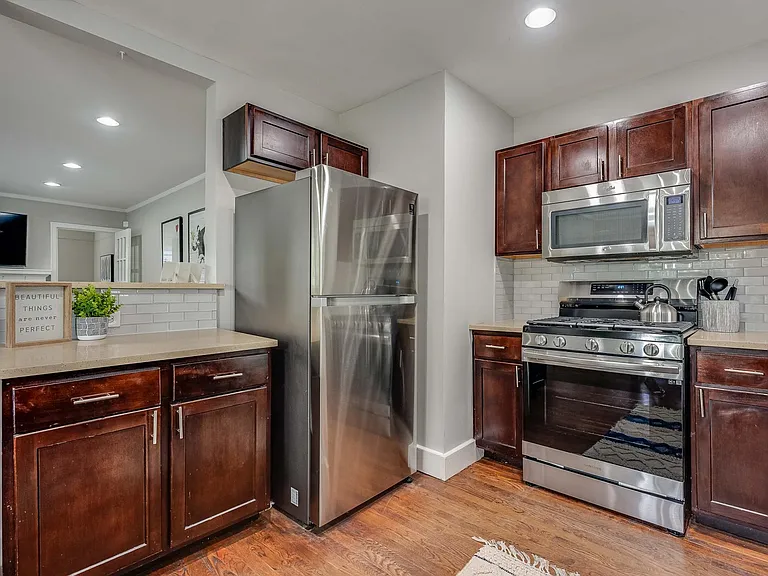 1043 Faith Ave SE — Photo 2