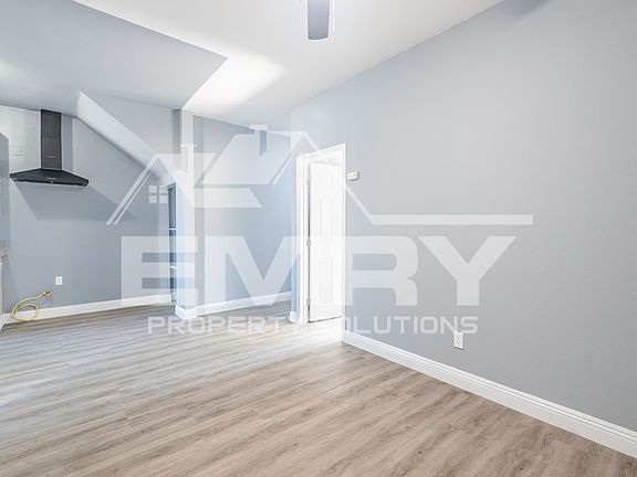 3rd image of 4302 S Hoover St #4306