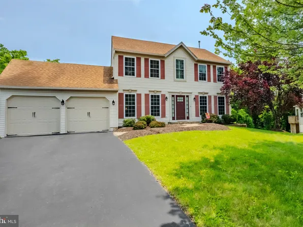 888 Winding River Ln, Phoenixville, PA 19460
