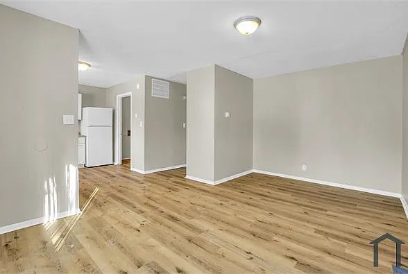 1511 Kings Way #B — Photo 16