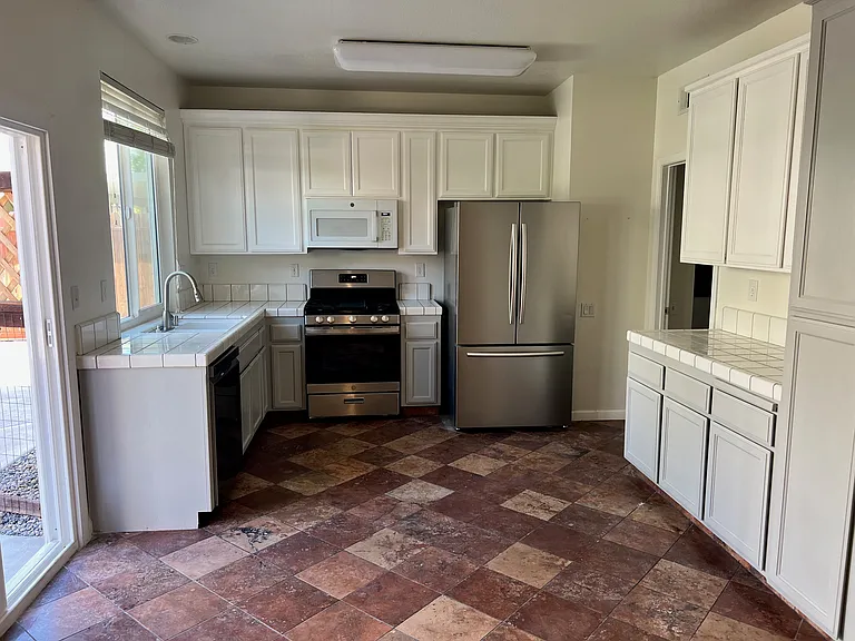 339 Torrington Dr #1 — Photo 7