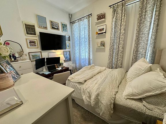 4th image of 50 Grand St APT 2R