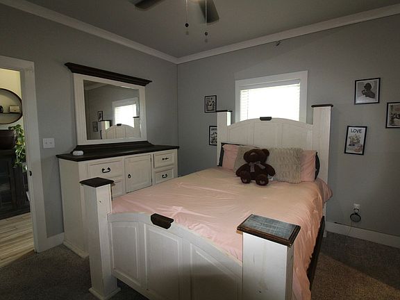 5th image of 227 Marble Pl