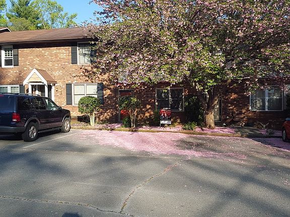 3rd image of 2919 Chestnut Ln APT 5
