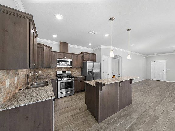 2nd image of 971 Lakeview Dr