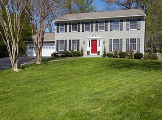 9018 Fox Lair Dr, Burke, VA 22015