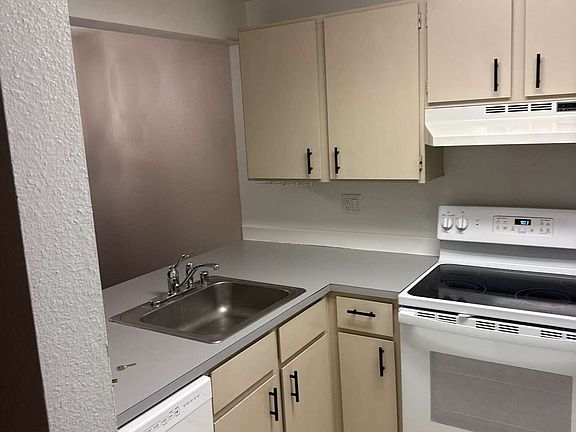 3rd image of 12615 NE 119th St APT E6