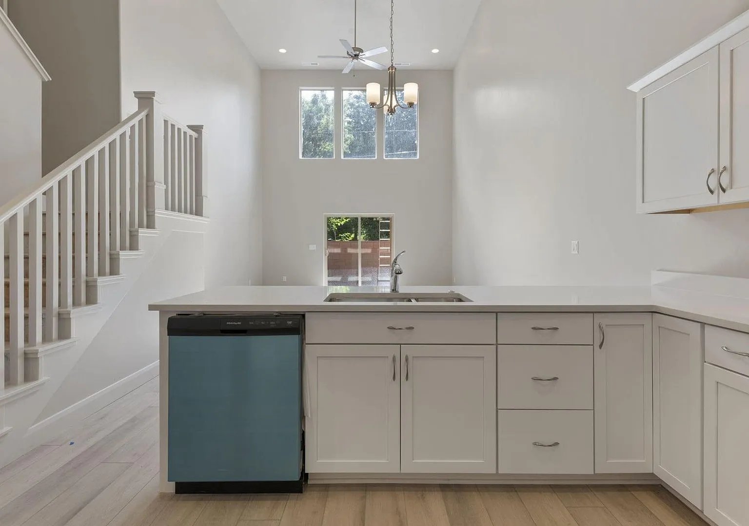 Hurricane Townhome — Photo 4