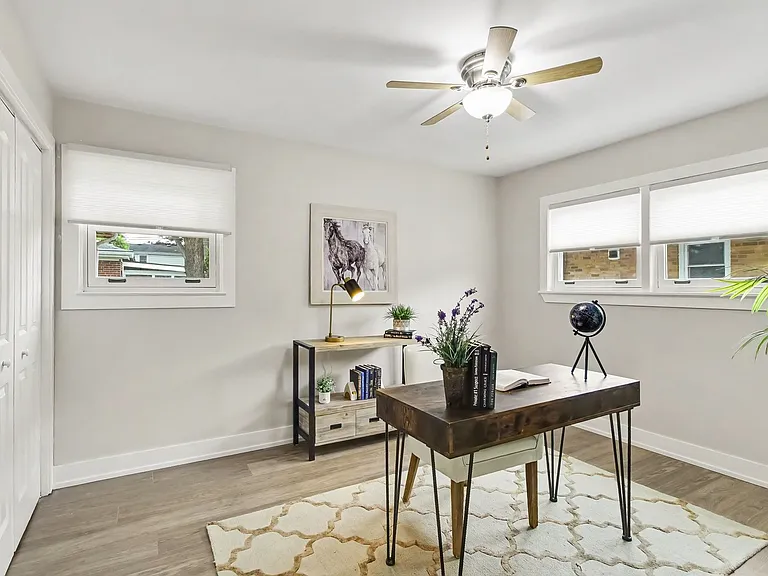 538 N Broadway Ave — Photo 13