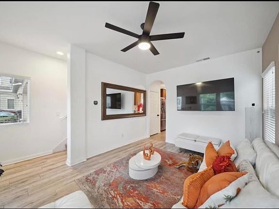 3rd image of 544 Mary Ln