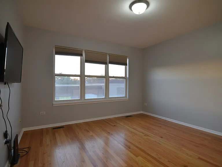 4851 N Pulaski Rd — Photo 11