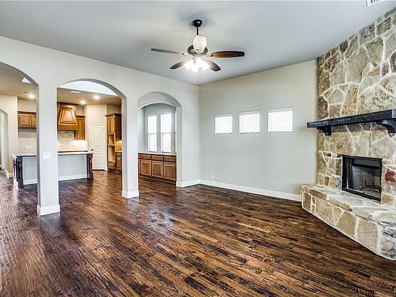 5th image of 712 Bent Oak Dr