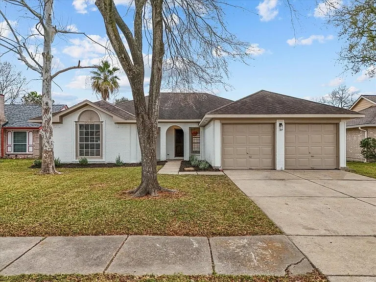10912 Dogwood Dr — Photo 1