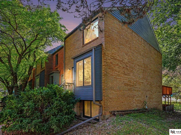 5809 Berkeley Dr APT 8, Lincoln, NE 68512