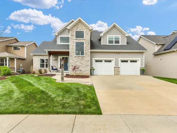 1313 Garwood Dr, Mahomet, IL 61853