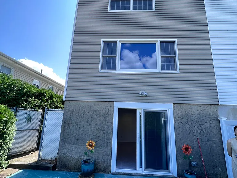 111 E Broadway — Photo 13