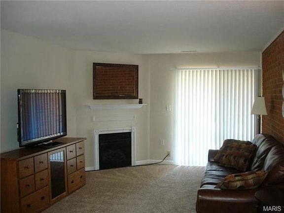 2nd image of 1952 Greenpoint Dr APT 103