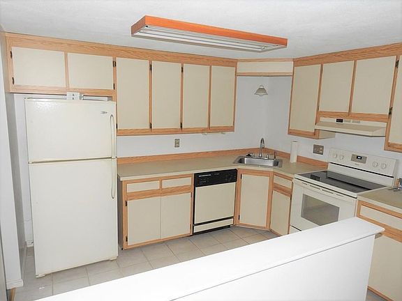 3rd image of 36 Casablanca Ct
