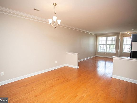 4th image of 55 Weaver Dr