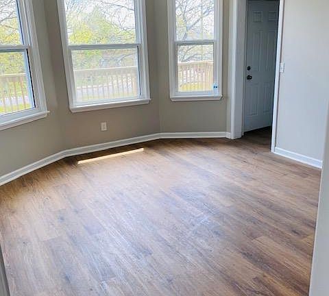 2nd image of 1910 E Grand Blvd #1