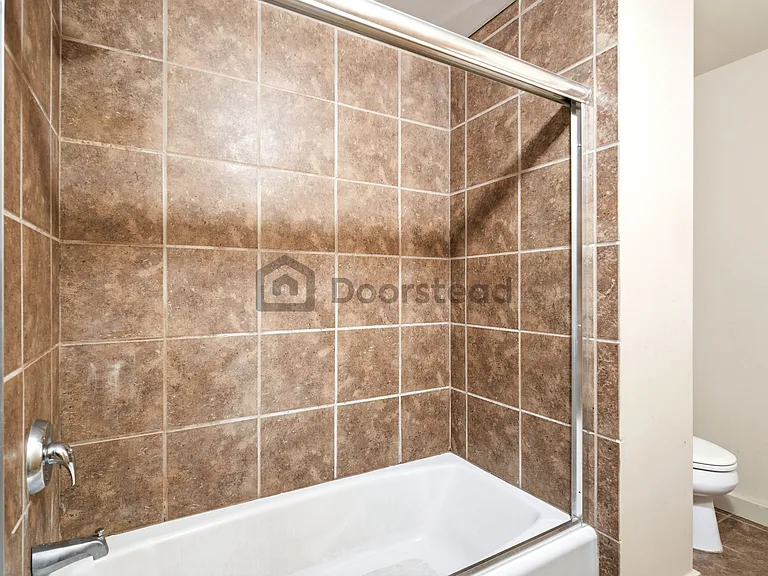 711 W 26th St #303 — Photo 17