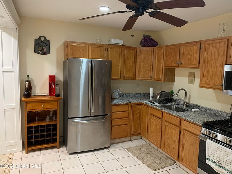 4th image of 136 Maple Avenue