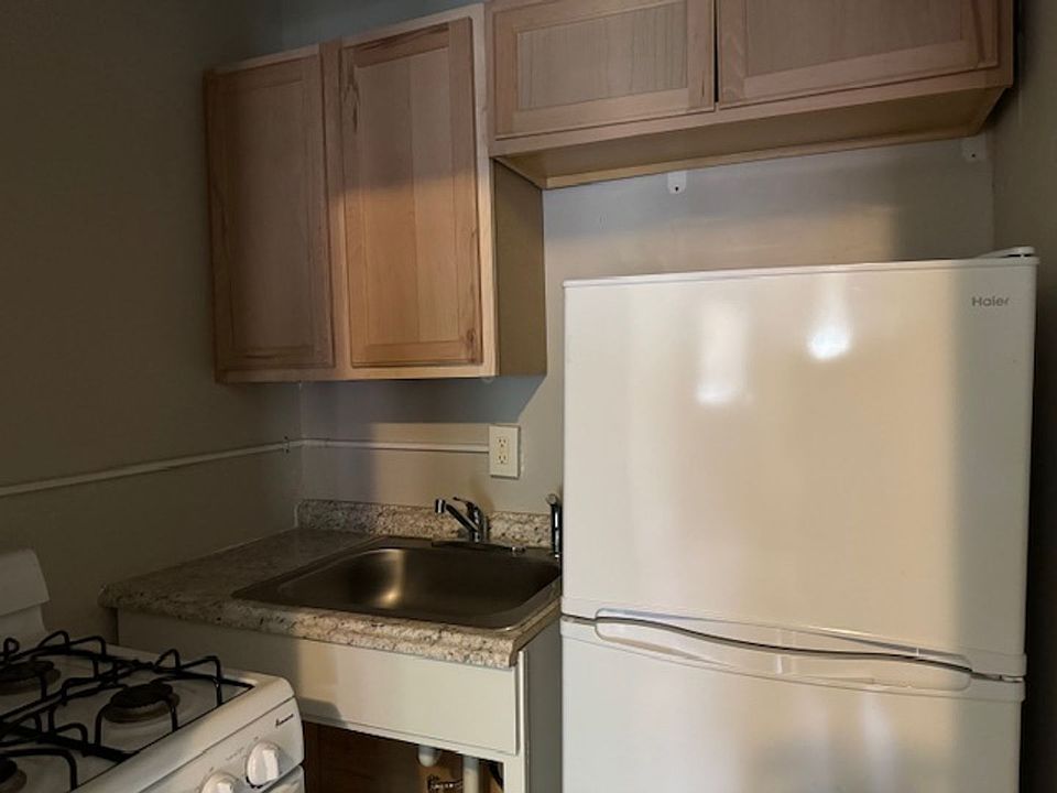 2nd image of 193 Park Ave #1