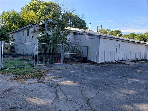 4th image of 605 W Market St