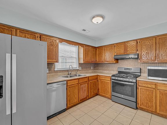 3rd image of 945 Pink Star Ct