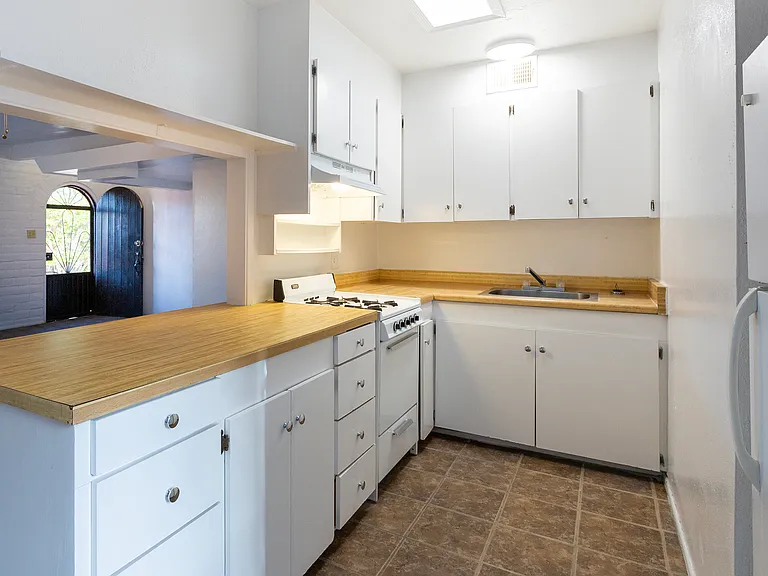 565 N Macnab Dr #A — Photo 10