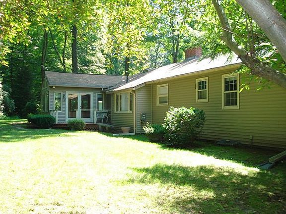 EASY TO MAINTAIN BACK YARD