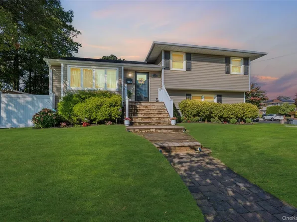 1532 Peapond Road, Bellmore, NY 11710