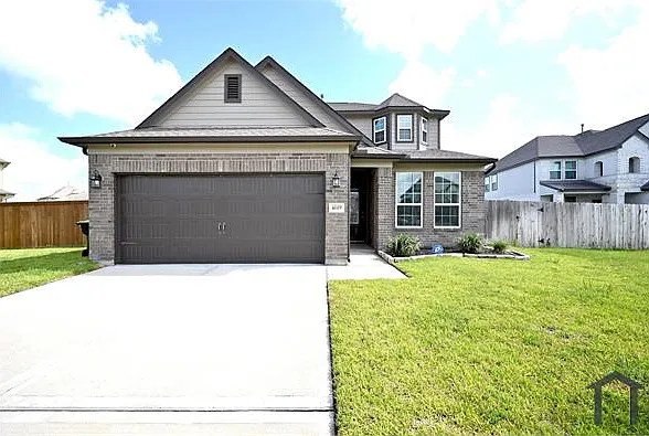 4 bed, 2406 sqft, $3,300 — Photo 2