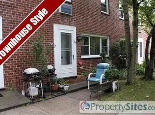 102 Charter Cir, Ossining, NY 10562