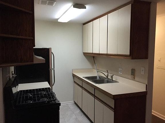 4th image of 920 Jonathon Ct #6-105
