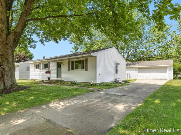 1500 Carol Lynne Dr, Lowell, MI 49331