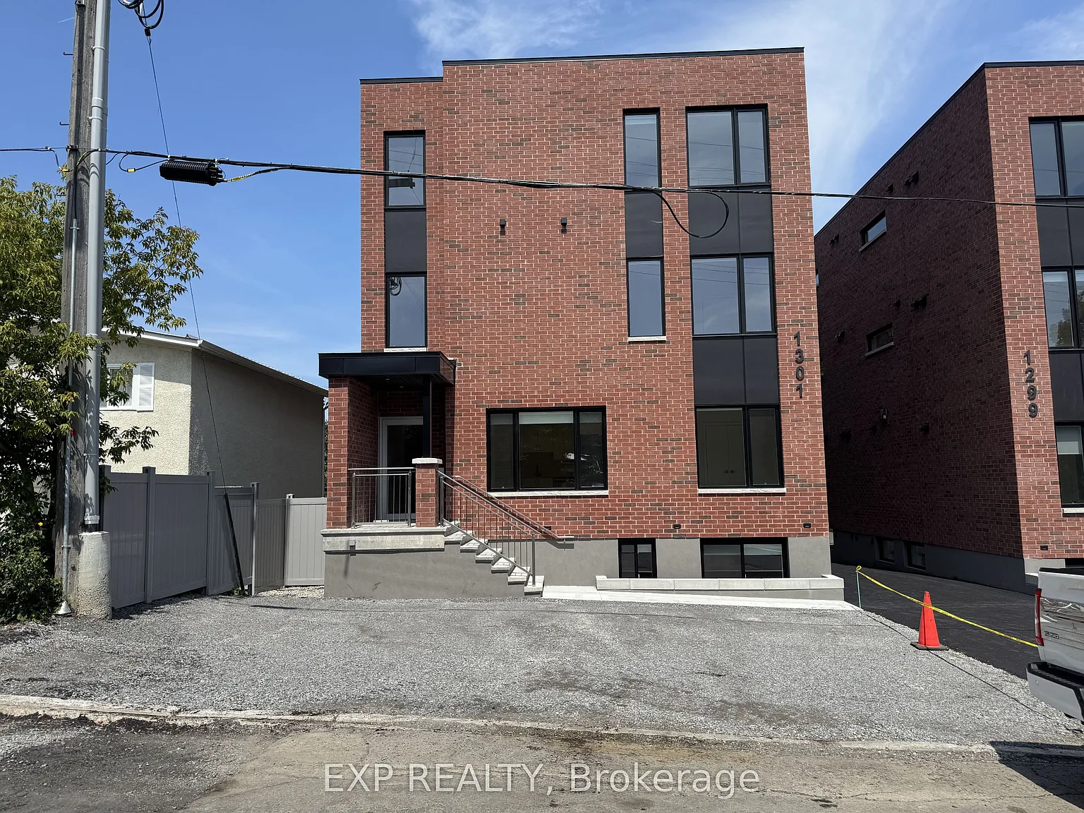 1301 Dorchester Ave — Photo 1
