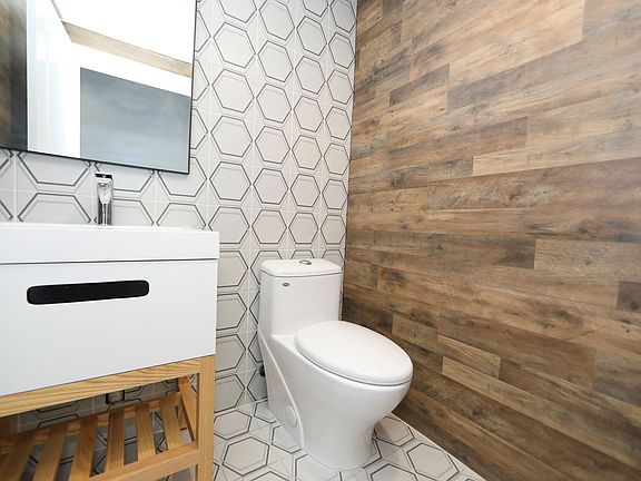 2nd image of 1825 E Atlantic St APT 104