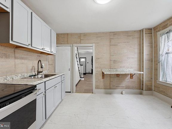 5th image of 2506 W 6th St