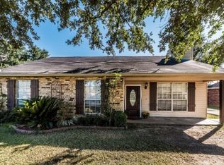 106 E Weeks Dr, Youngsville, LA 70592