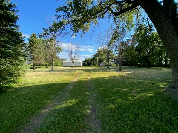 1040 140th St, Charles City, IA 50616